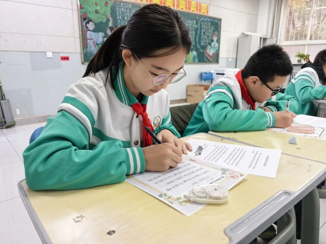 墨藏秋韵，笔绘荣光——银川英才学校七年级英语书法比赛纪实